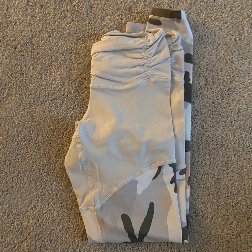 Carbon38 White Camo Hero Leggings barely worn - Picture 4 of 8